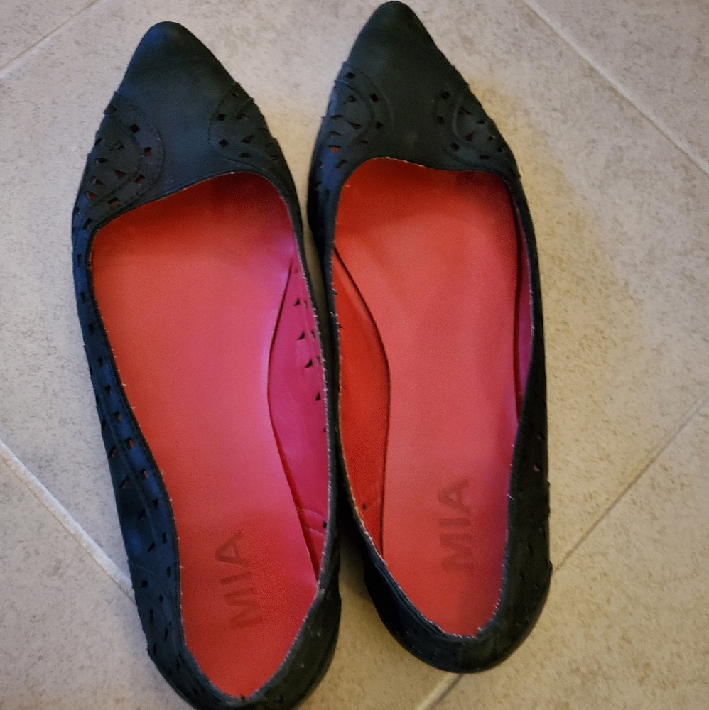MIA Black ballet flats with red inside